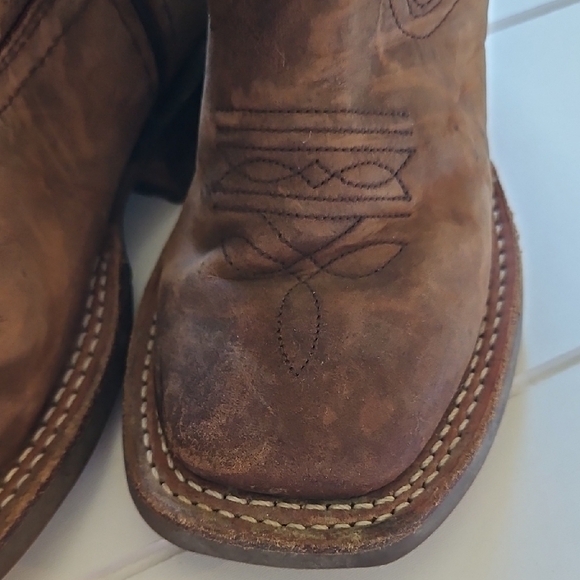 Old West Distressed Brown Cowboy Boots - Picture 2 of 8